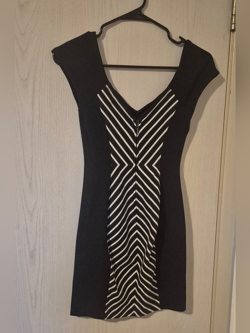 GUESS Los Angeles Black & White Chevron Dress | Size XS - Picture 2 of 5